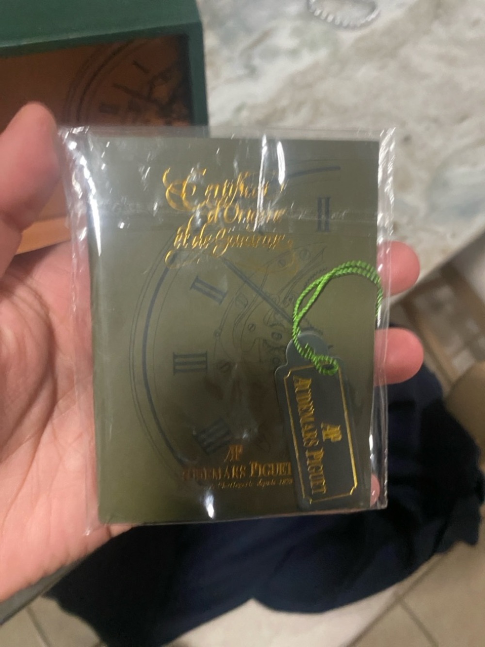 Audemars Piguet Olive Green Packet with Gold Foil Tag



Text me 267-231-8688